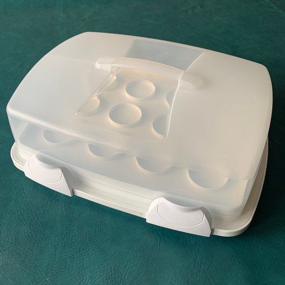 Wilton 3 in 1 Cupcake cake carrier 12 cupcakes or 24 mini or sheetcake - Picture 1 of 6